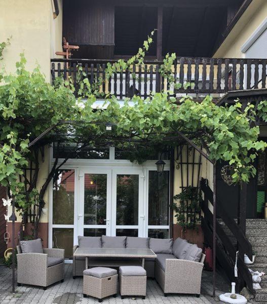 Ferienwohnungen Oedenburgerhof Mörbisch am See Exterior foto